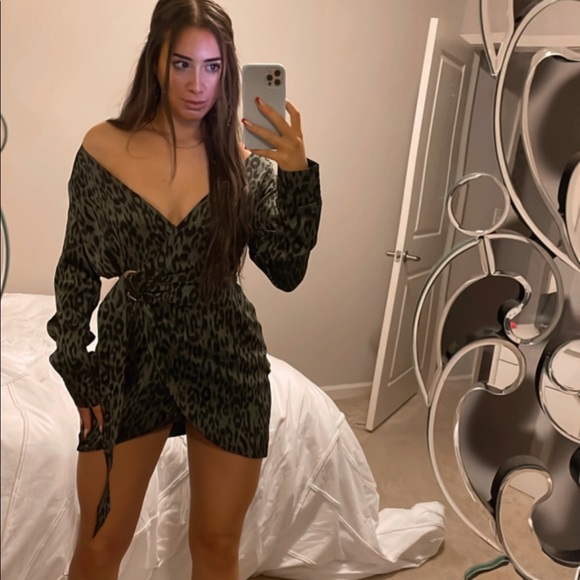 Meet your Posher, Alexandra 🌸 - Picture 1 of 2